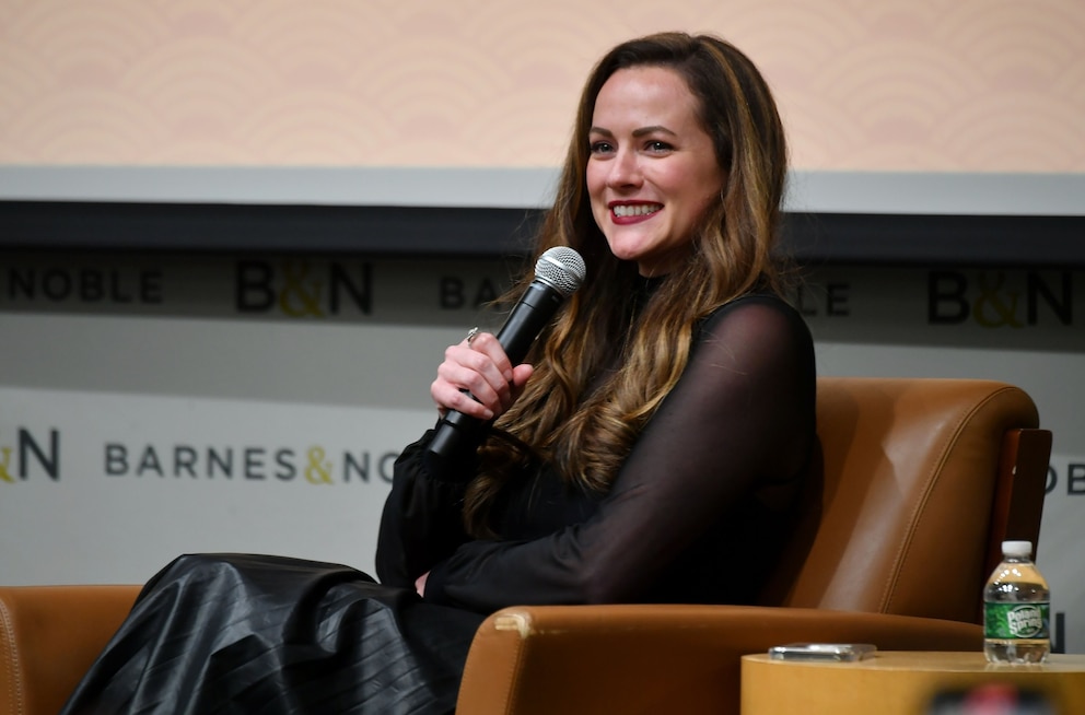 GMA: Rebecca Ross announces new book, 'Wild Reverence'